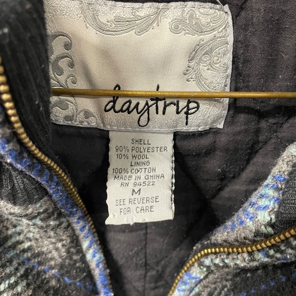 Daytrip zipper plaid vest size M - Picture 2 of 2